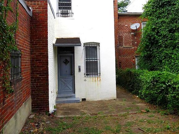 5th image of 1115 G St NE