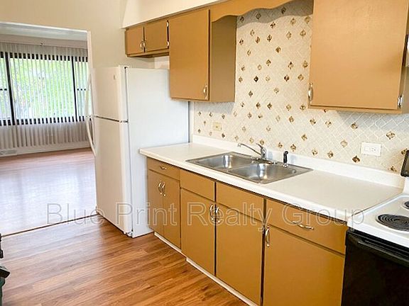 4th image of 6 Thomas Ct #3