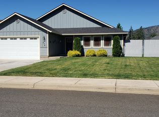 274 Gamay Dr, Cave Junction, OR