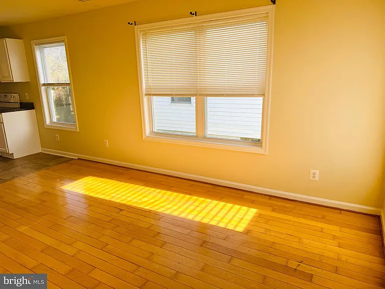 45326 Stark Dr — Photo 3