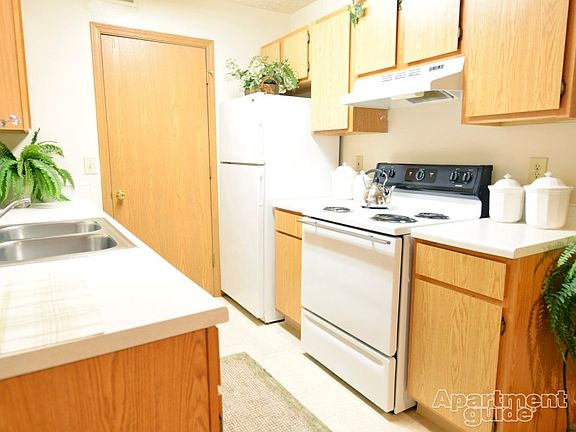 3rd image of 2692 Club Lane Dr