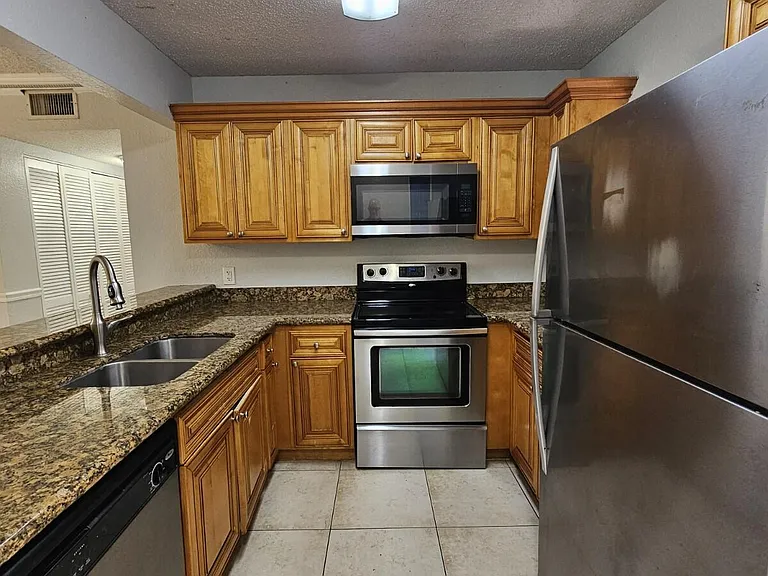 1701 Balfour Point Dr #G — Photo 4