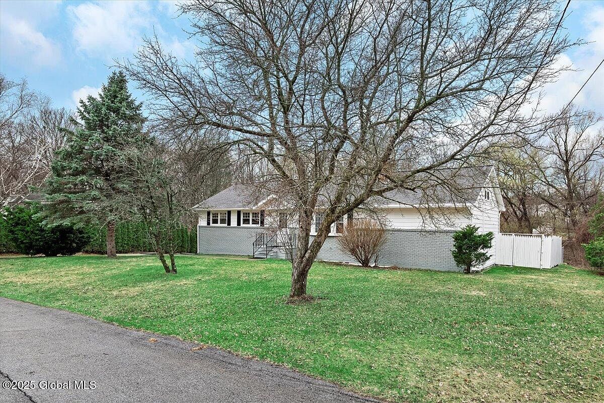 1st image of 11 West Drive