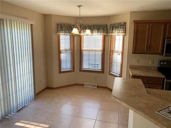 5th image of 2422 Pebble Creek Ct