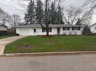 2985 Continental Dr, Bay City, MI 48706