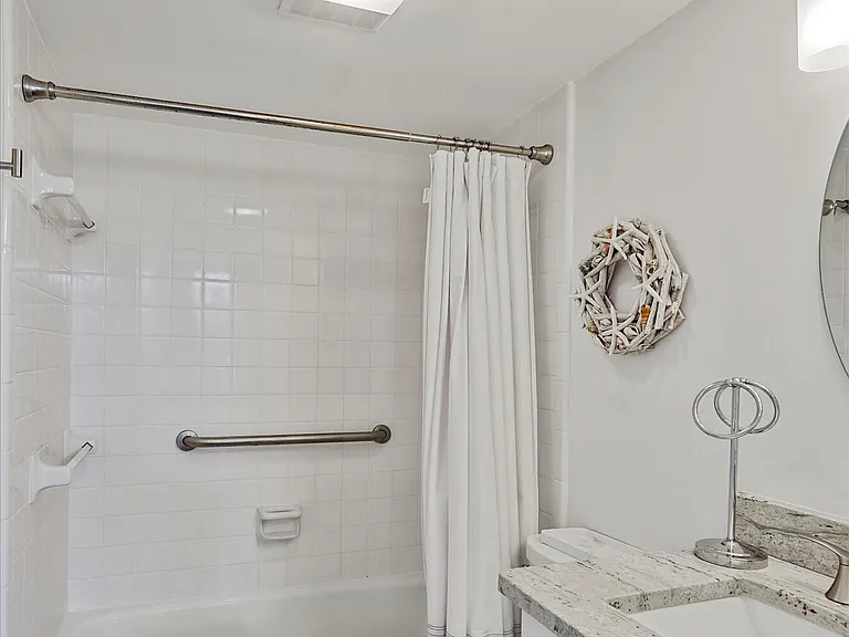 225 Beach Rd #205 — Photo 16