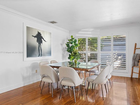 5th image of 521 Gerona Ave