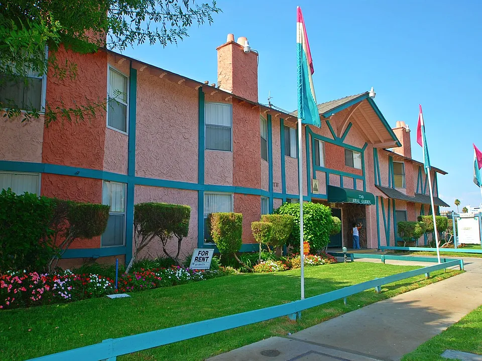 Royal Garden Apartments..Gorgeous Newly Remodeled Apartment Available...Great Location!