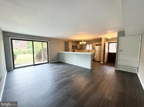 309 Meadow Woods Ln, Lawrence Township, NJ 08648