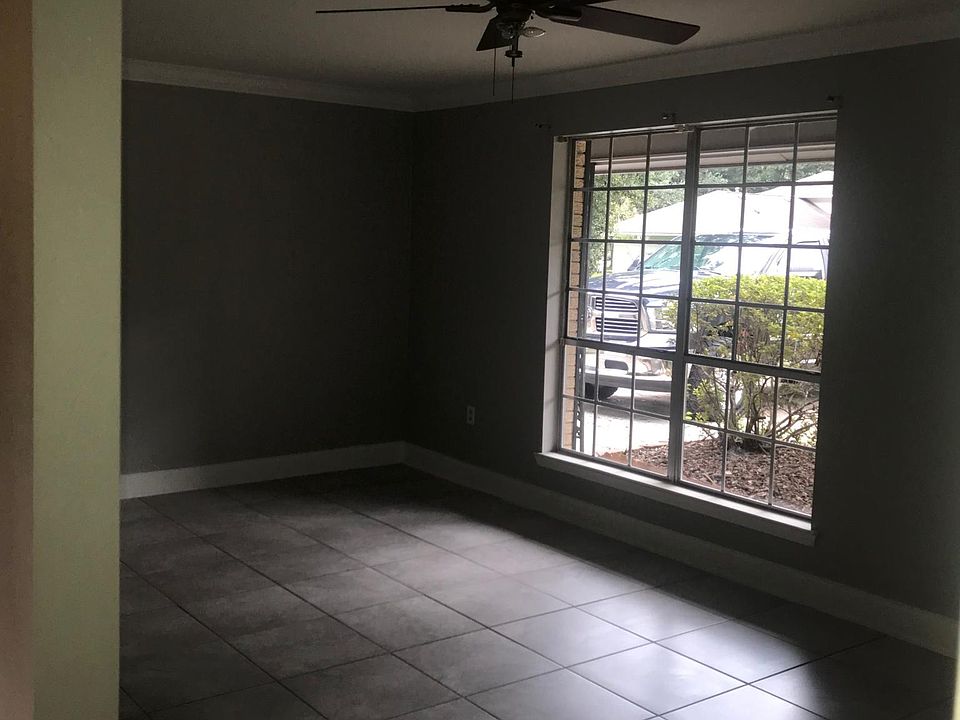2nd image of 536 E Bolivar Dr