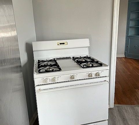 5th image of 4909 Vandalia Ave