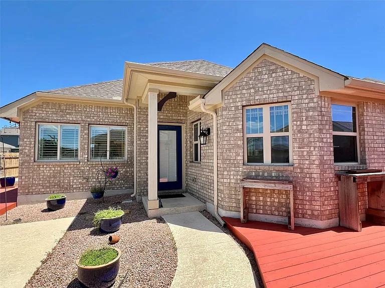 401 Arabian Colt Dr — Photo 1