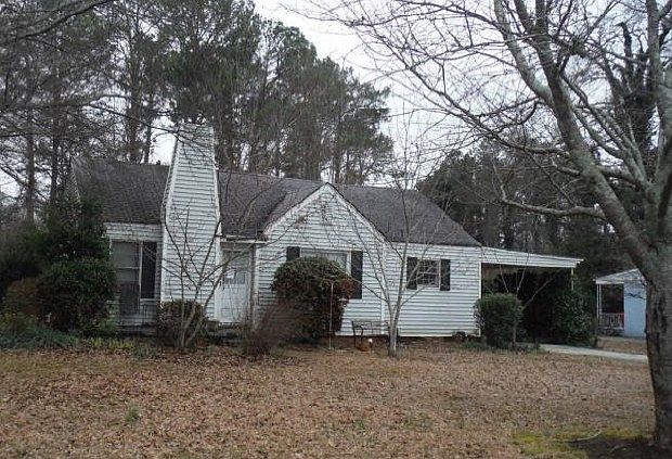 2nd image of 6136 Newton Dr NE