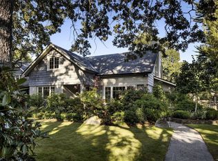 1387 Saint David St, Oak Bay, BC V8S 4Z2