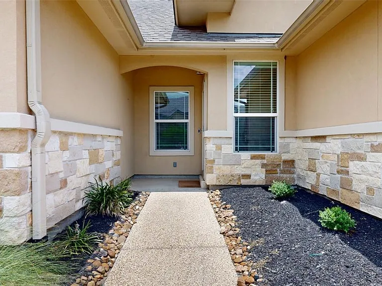 3805 Silverthorne Ln — Photo 30