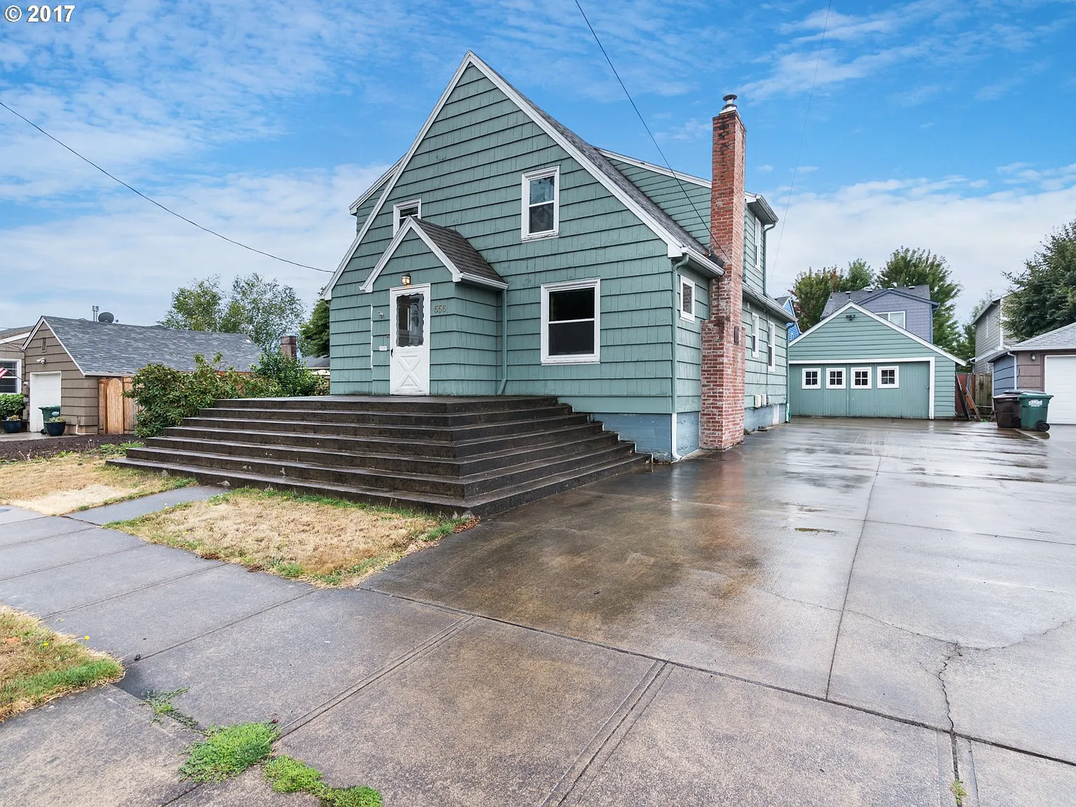 556 NE Jackson St photo 1