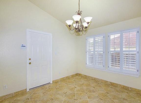 5th image of 404 Lone Star Dr