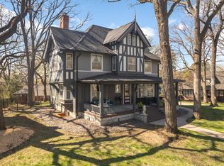 2268 Knapp St, Saint Paul, MN 55108