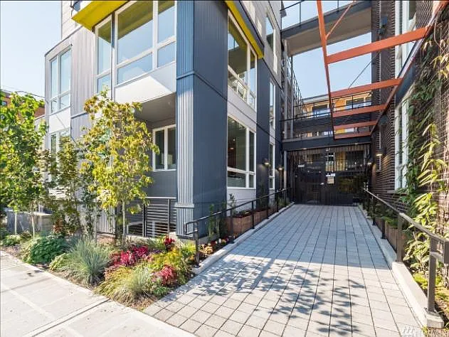 121 12th Ave E #405 — Photo 20