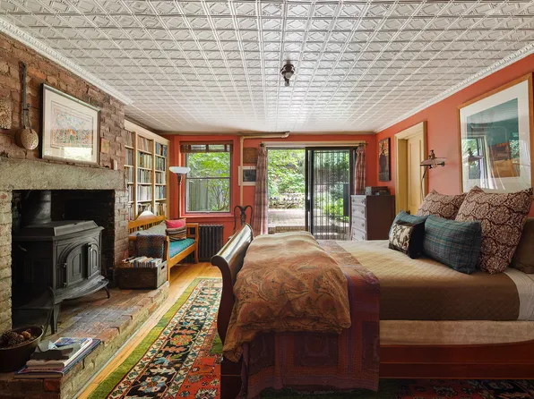 433 Pacific Street image 13 of 20