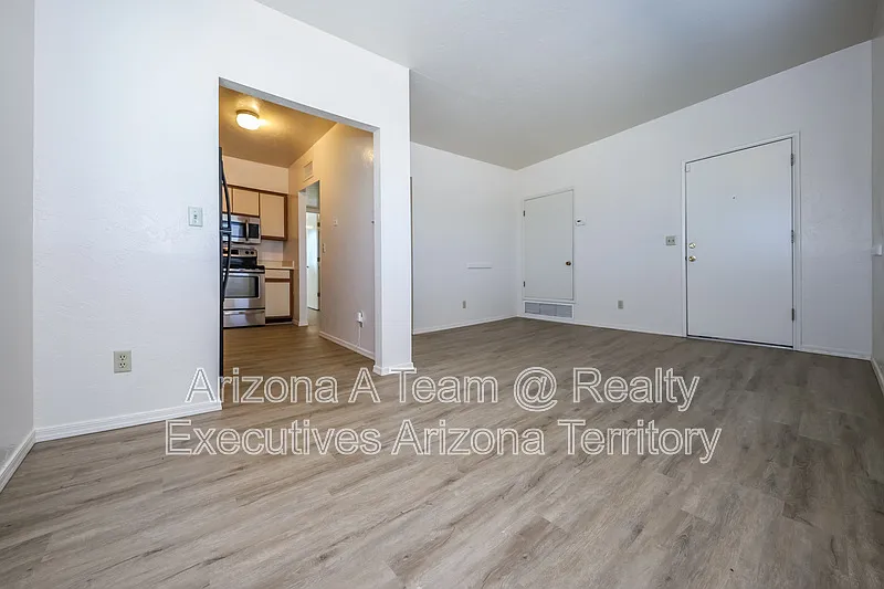 312 E 24th St #3