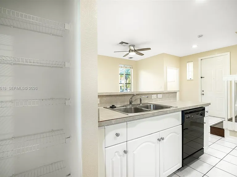 6051 SW 19th Pl — Photo 8