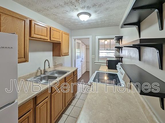 3rd image of 2941 Selma St #1