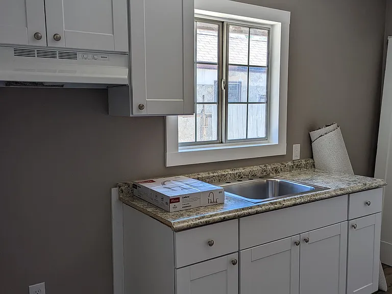 1016 Lucas St — Photo 4
