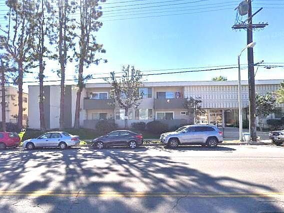 3rd image of 17938 Burbank Blvd #42