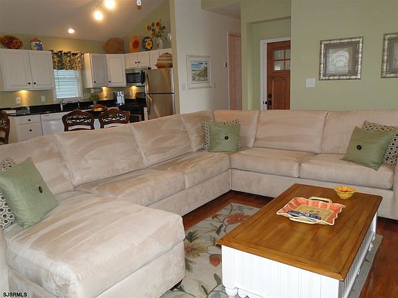 2nd image of 209 31st St #1