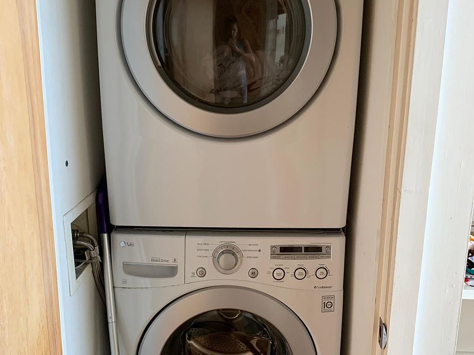 Washer dryer in unit