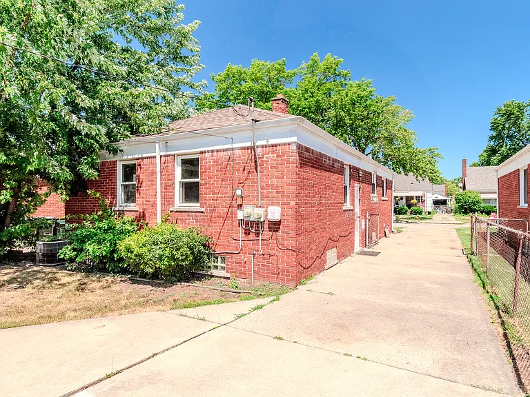 23000 Alger St — Photo 17