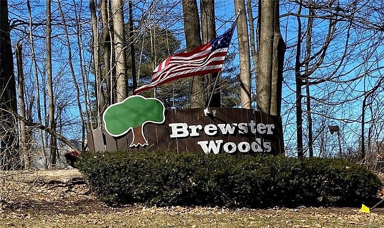 1st image of 12 Brewster Woods Dr