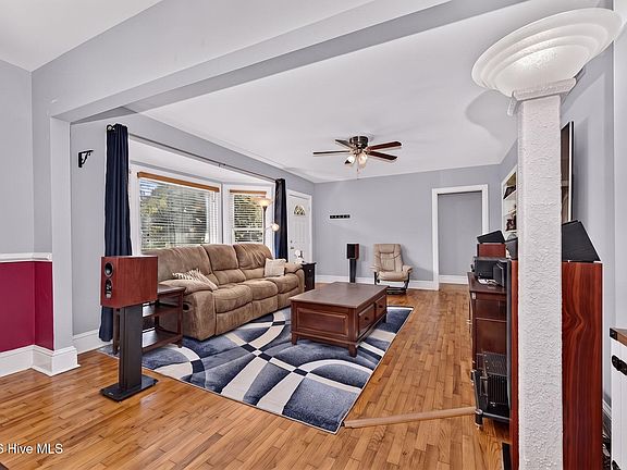 4th image of 518 Thomas Avenue