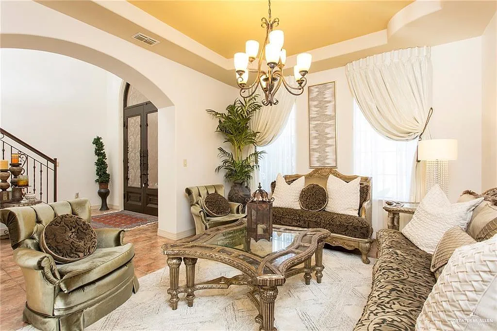 5 bed, 4.0 bath, 3205 sqft, $3,100 — Photo 2