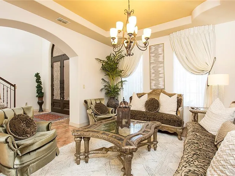 3805 San Clemente — Photo 2