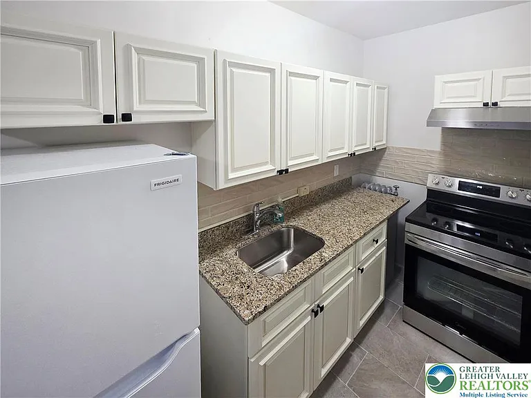 1401 Broadway #5 — Photo 3