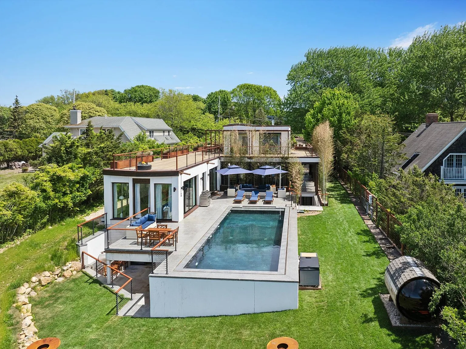 Brand New Waterfront Home in the Style of Japanese Modern — Photo 4
