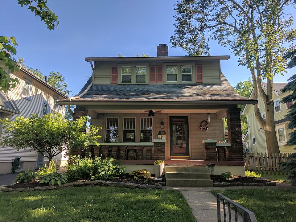 1st image of 206 Peach Orchard Ave E