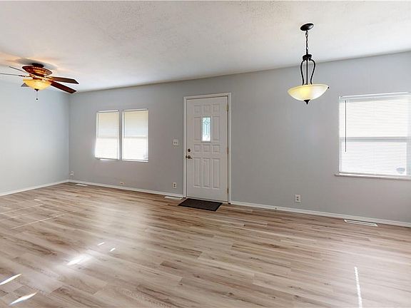 5th image of 537 Dawn Ave