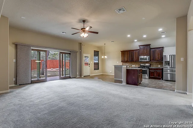 4 bed, 2.0 bath, 2456 sqft, $2,000 — Photo 2