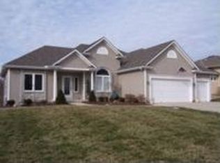 8612 Ridgeway Ct, Raytown, MO 64138