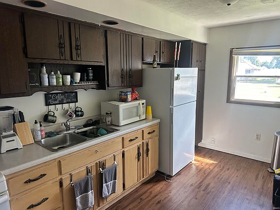 4th image of 109 Summit St