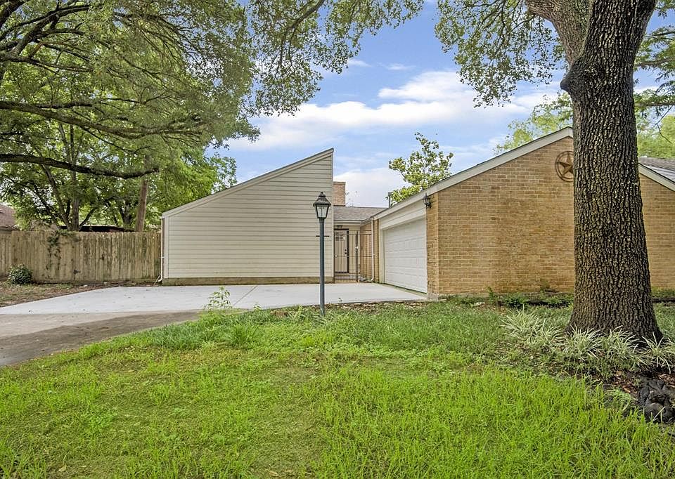 1st image of 15903 Red Willow Dr