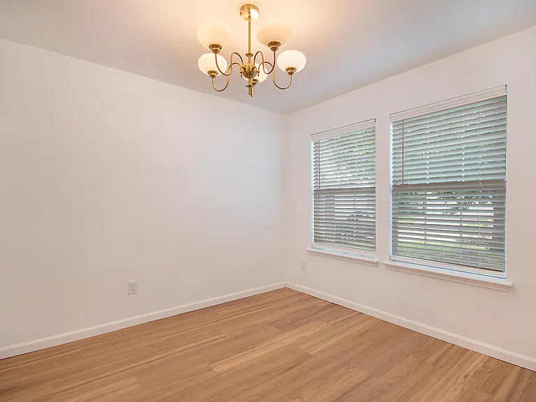 1618 Pin Oak Trl — Photo 20