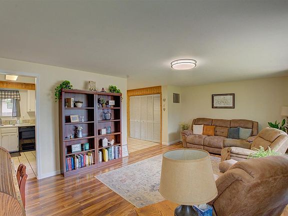 2nd image of 896 Bauer Avenue