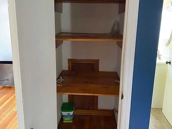 4th image of 947 Churchill Cir