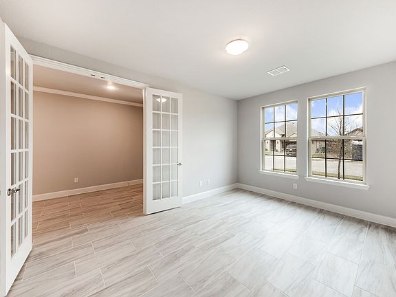 5th image of 826 Mildren Ln