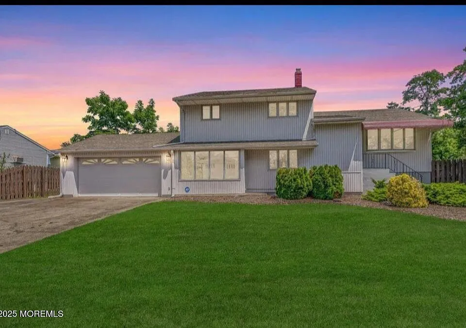 4 Coral Way