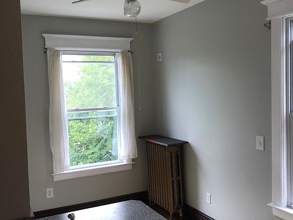Kitchen eating area